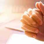 Doa Pelunas Hutang: Solusi Spiritual dan Ikhtiar Duniawi untuk Bebas dari Lilitan