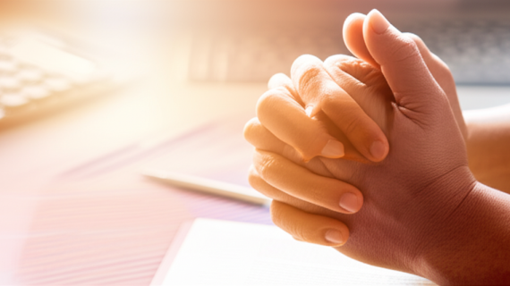 Doa Pelunas Hutang: Solusi Spiritual dan Ikhtiar Duniawi untuk Bebas dari Lilitan